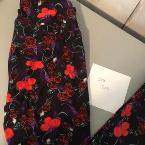 RARE LuLaRoe Disney 🌹 Rose Leggings OS